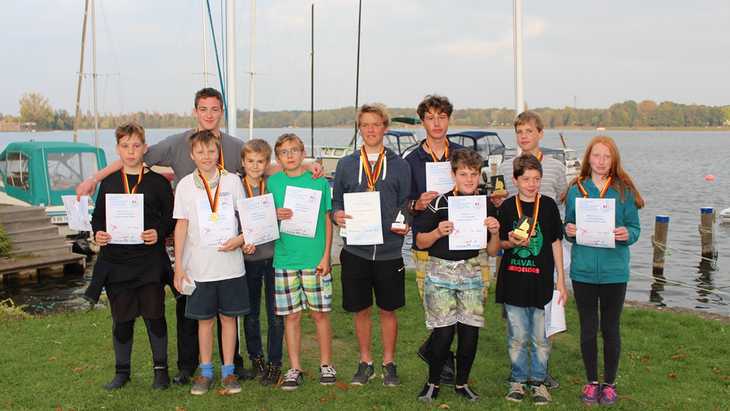 Das Zeuthener IDJM-Cadet-Team: Joris (AdW), Noah, Christian, Arne, Janis (AdW), Jacob, Tim, Florian (AdW), Max, Franz und Yasmin (AdW) (v.l.n.r.) - Foto: Manuela Malisius