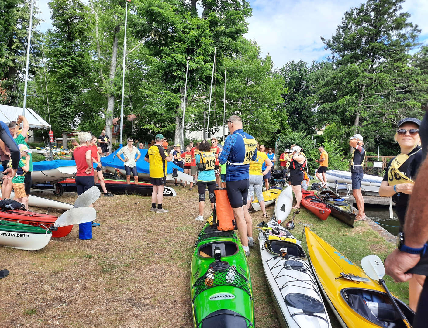 Berliner Kanu-Halbmarathonfahrt: Sport, Natur und Gemeinschaft auf dem Wasser