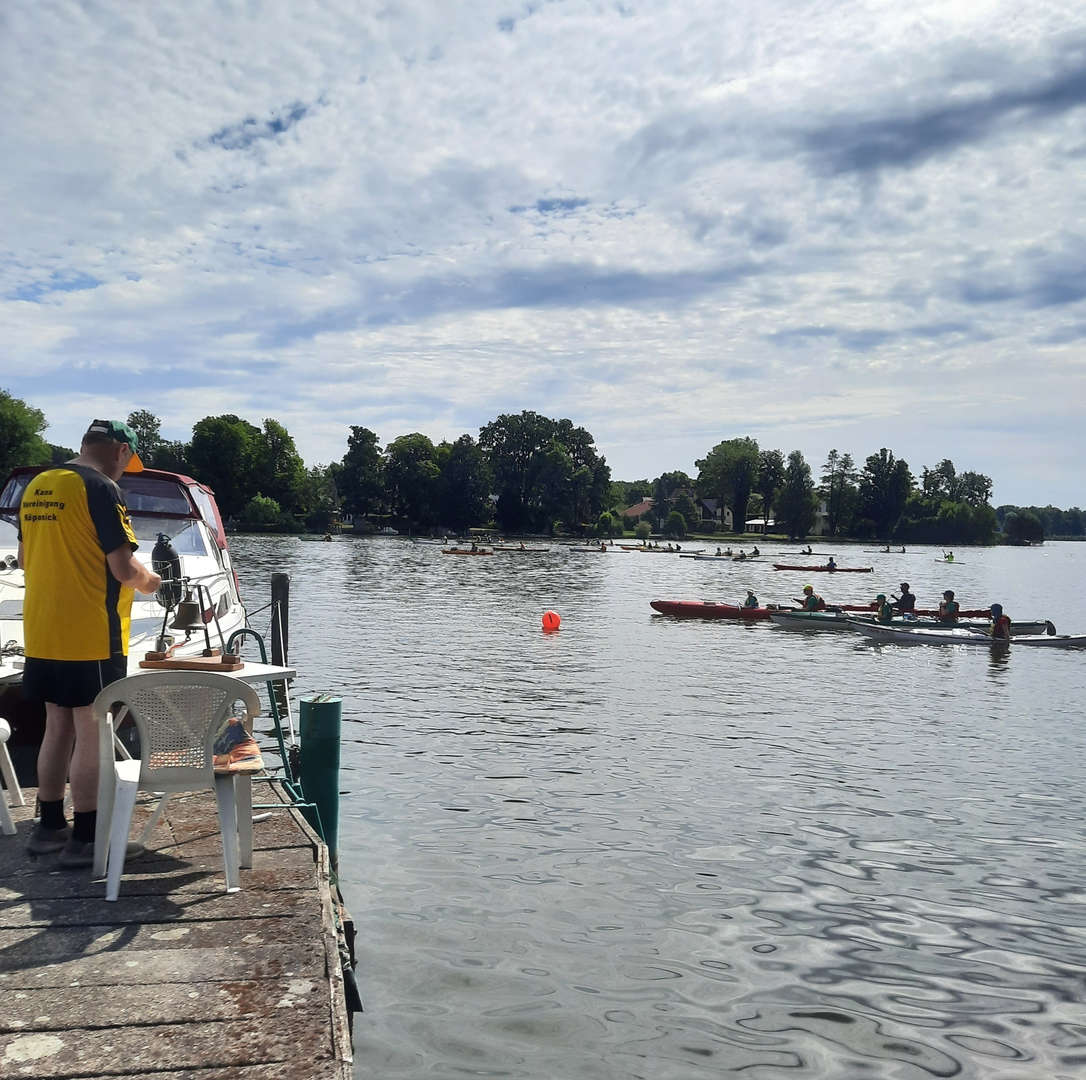 Berliner Kanu-Halbmarathonfahrt: Sport, Natur und Gemeinschaft auf dem Wasser