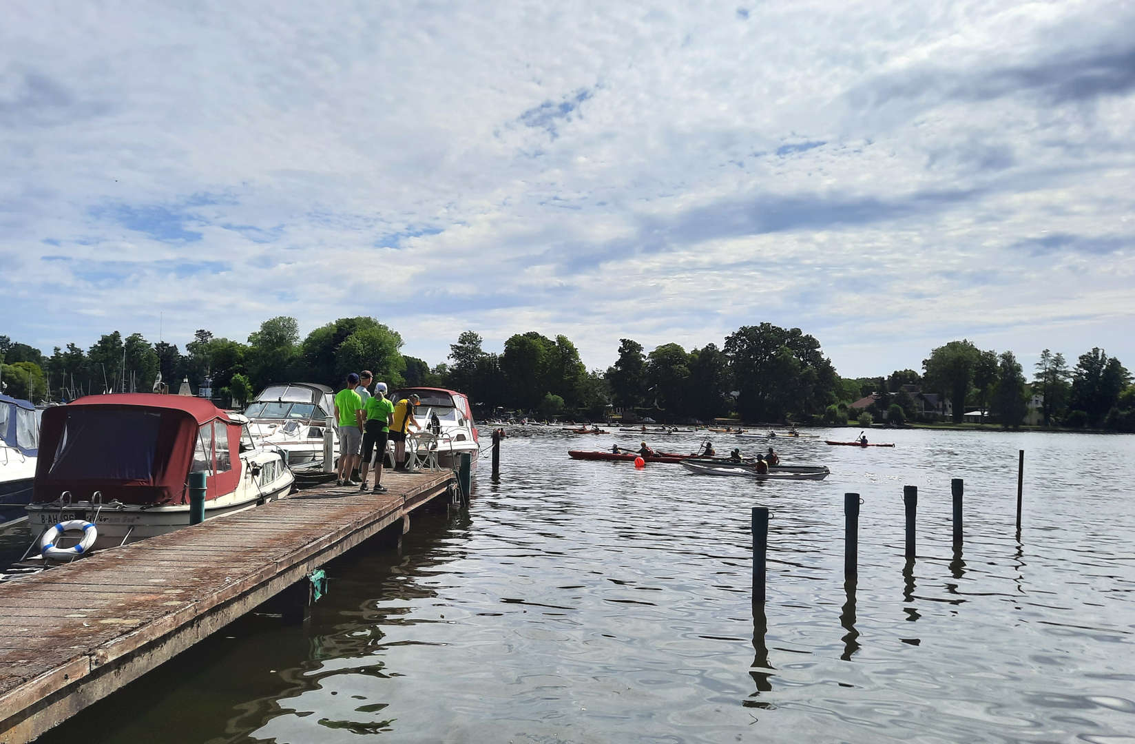 Berliner Kanu-Halbmarathonfahrt: Sport, Natur und Gemeinschaft auf dem Wasser