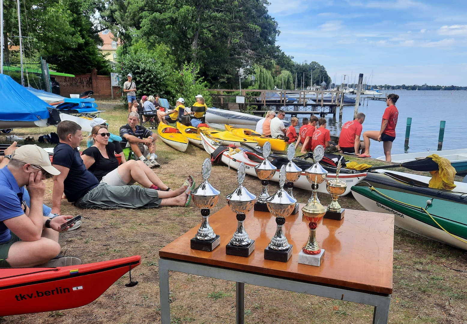 Berliner Kanu-Halbmarathonfahrt: Sport, Natur und Gemeinschaft auf dem Wasser