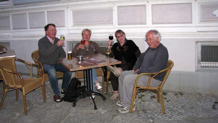 Auf dem Alten Markt bei einem Glas Wein